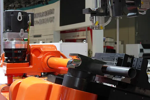 Giętarka CNC do rur